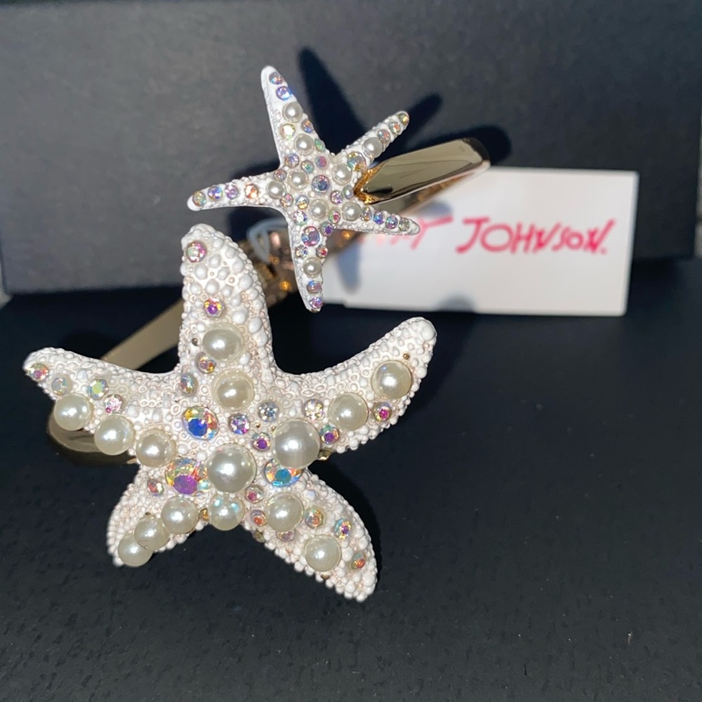 NWT Betsey Johnson jewelry Pearled Starfish bracelet